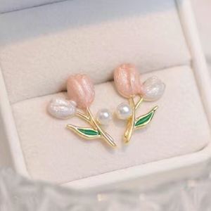 🌸Pink and White  Tulip Pearl Earrings 🌸